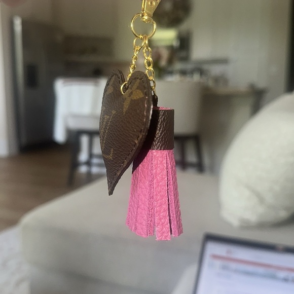 Heart bag charm with Pink Tassel - Picture 3 of 4